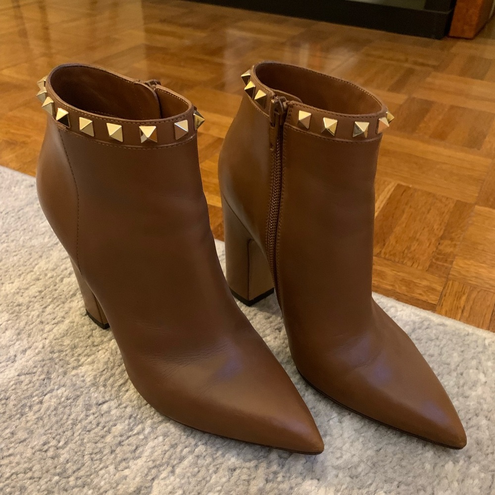 Valentino Size 37  or 6.5 US Brown Camel Booties with Studs in Good Condition